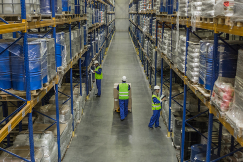 Cuidado de pisos en centros logisticos